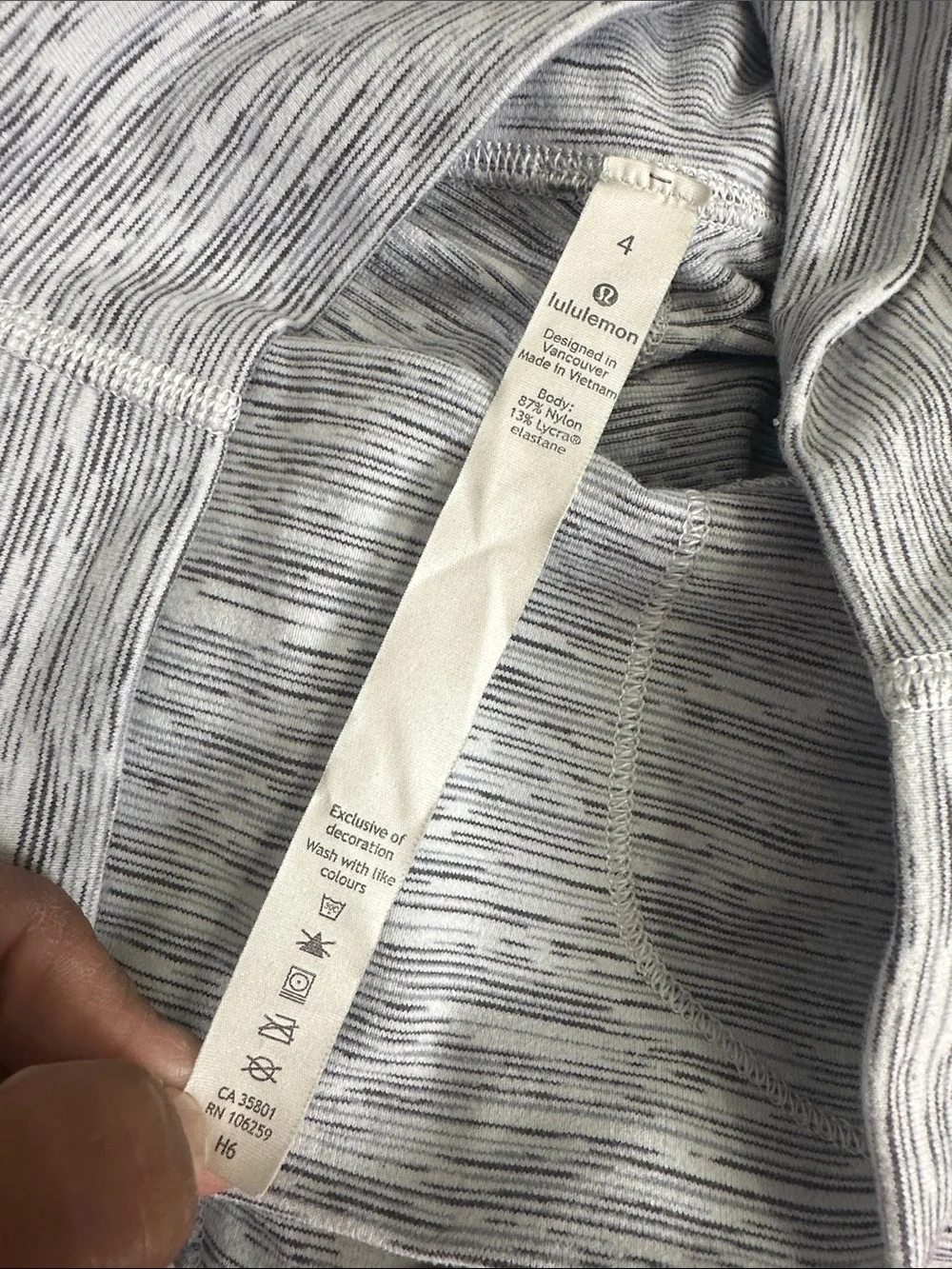 Lululemon Wunder Under Leggings‎ Hi-Rise 7/8 Tight Size 4 Grey Alpine White